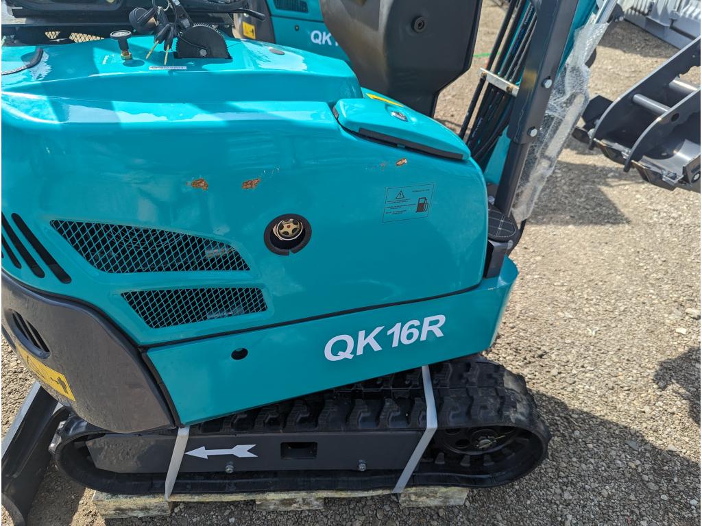AGT Industrial QK16R Mini Excavator