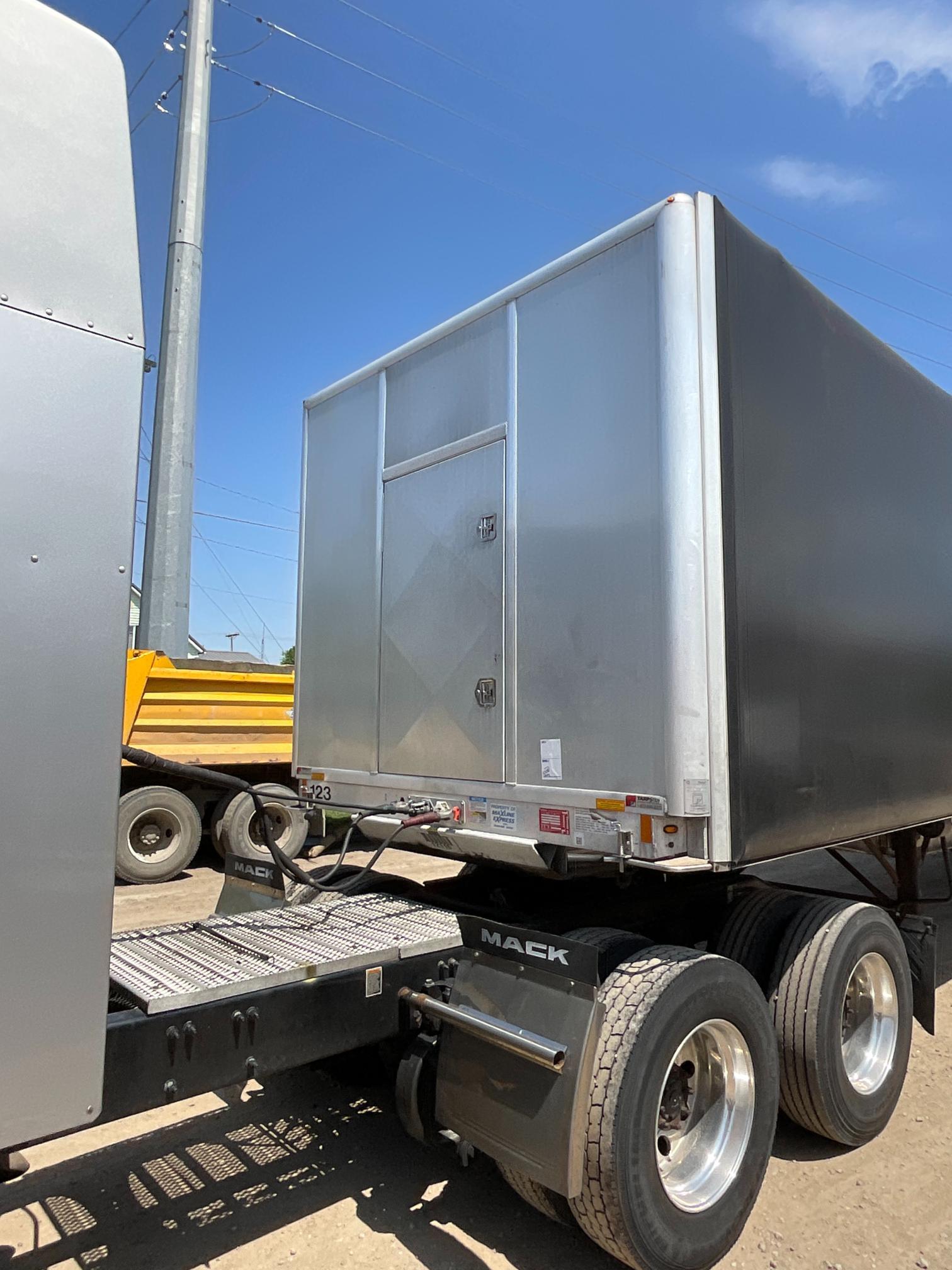 2016 Fontaine Curtain side Trailer