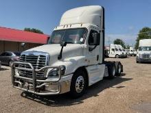 2018 Freightliner CA125 Day Cab