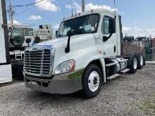 2016 Freightliner CA125 Day Cab