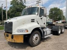 2005 Mack CXN613 Day Cab