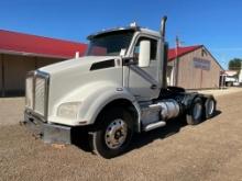 2016 Kenworth T880 Day Cab