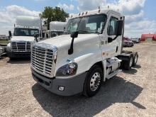 2016 Freightliner CA125 Day Cab