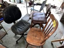 LOT: COMPUTER DESK, STEP STOOL, ASSORTED SEATING