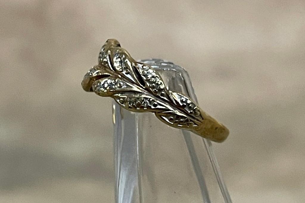 10 K Gold Ladies Ring