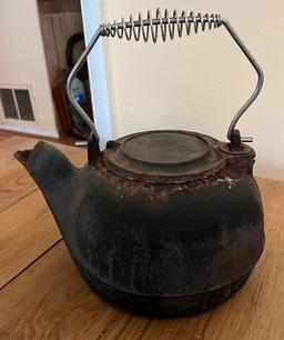 Cast Iron Kettle with Stainless Handle