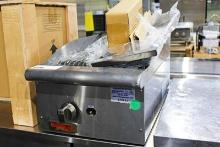 NEW CECILWARE PRO CCP15 15IN. GAS CHAR GRILL